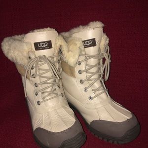 Women's UGG ADIRONDACK II Boots